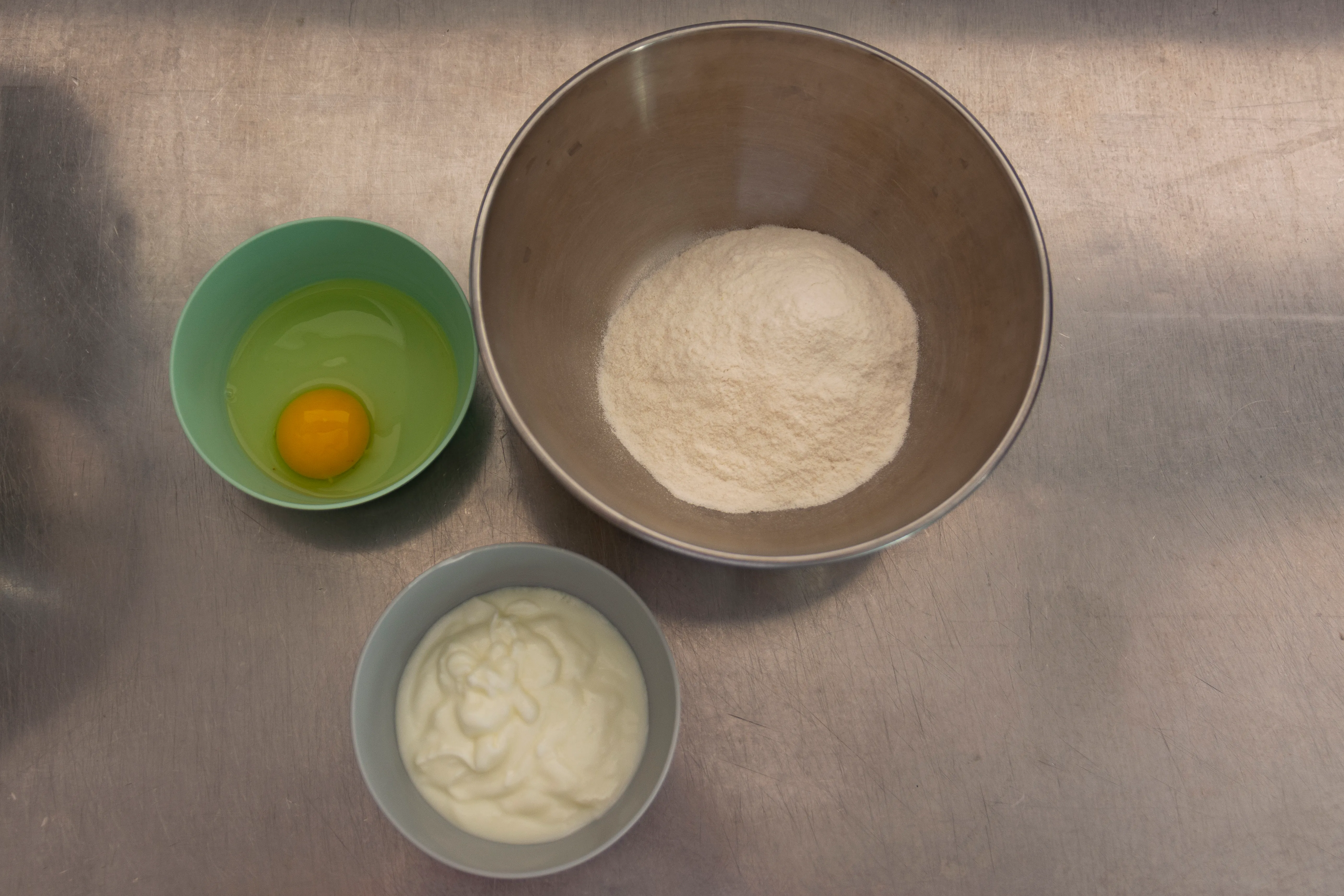 Ingredienti naturali sul piano di lavoro